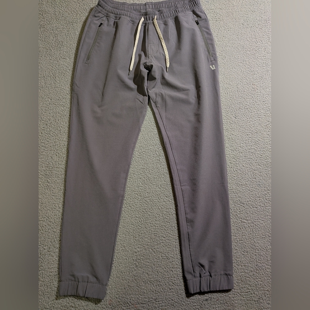 Vuori Men`s Gray Drawstring Elastic Waist Track Active Jogger Pants / Size Med